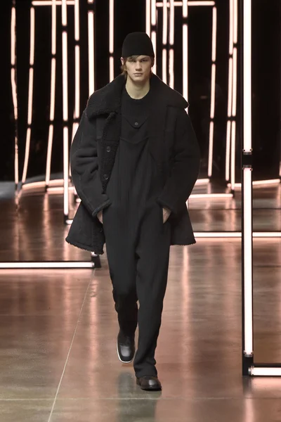 Look 15